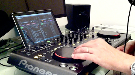 Beatmatching video screengrab How To Digital DJ Fast Beatmatching screengrab